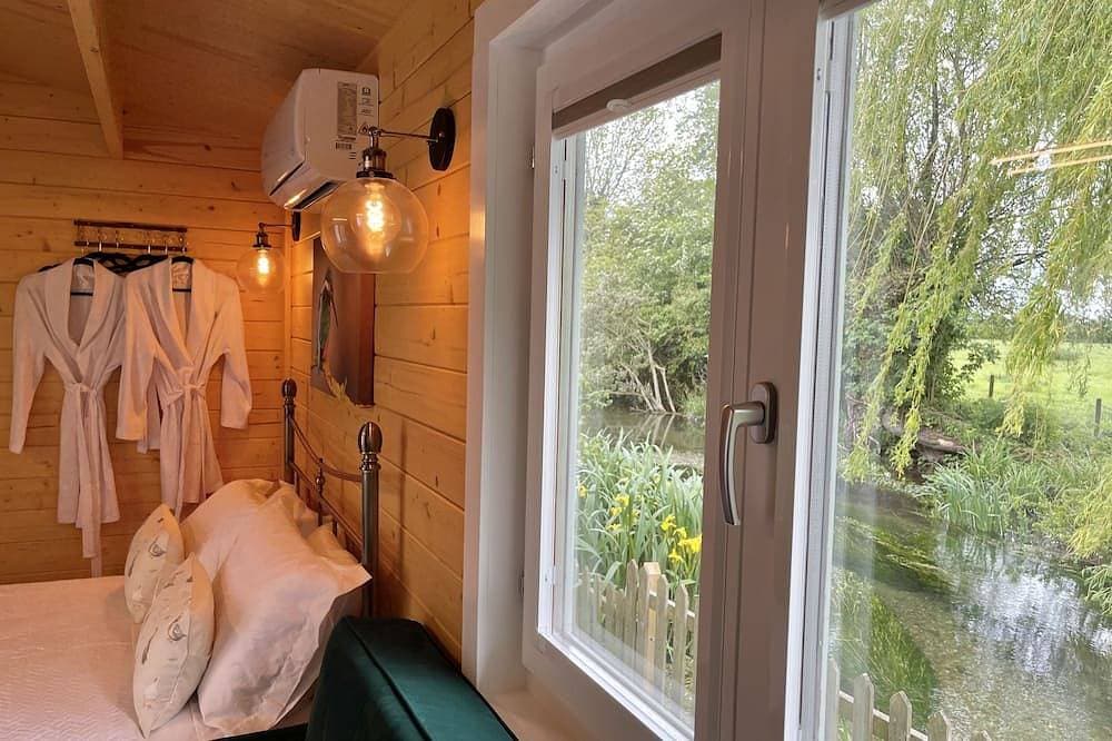 Foto 4 von 25: Beautiful studio style lodge, located in the Kent countryside
