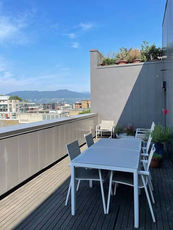 Foto 3 von 12: Bright 1Br, Rogers Arena, Bc Place, Free Parking, Chinatown