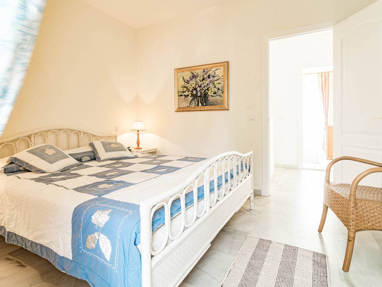 Foto 4 von 34: 4-Zimmer-Wohnung mit Pool, Klimaanlage, WLAN und Parkplatz in Estepona