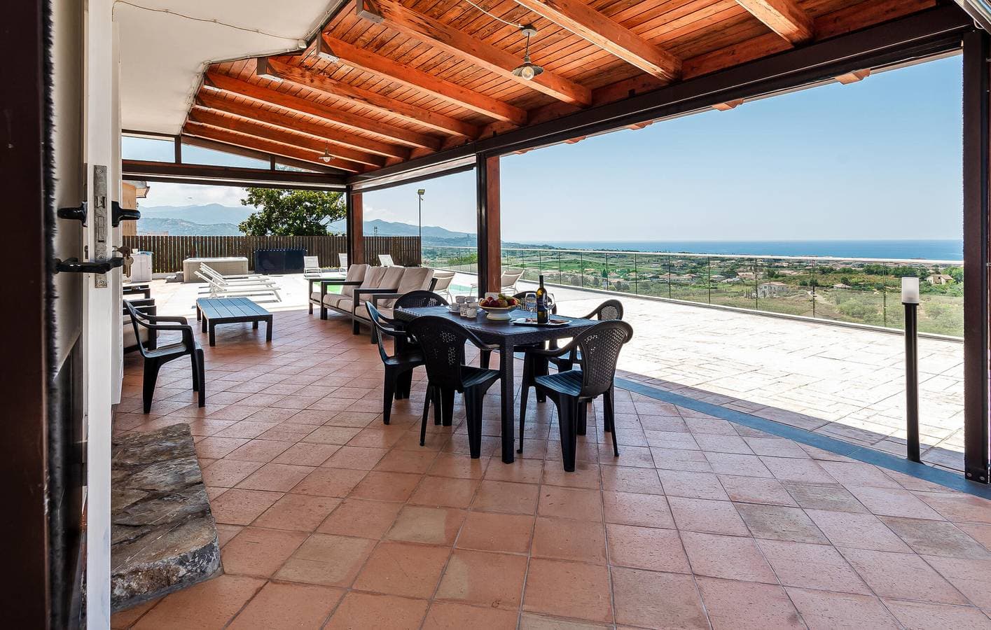 Foto 5 von 41: Gemütliches Strand-Apartment mit AC, Terrasse, Parkplatz & WiFi