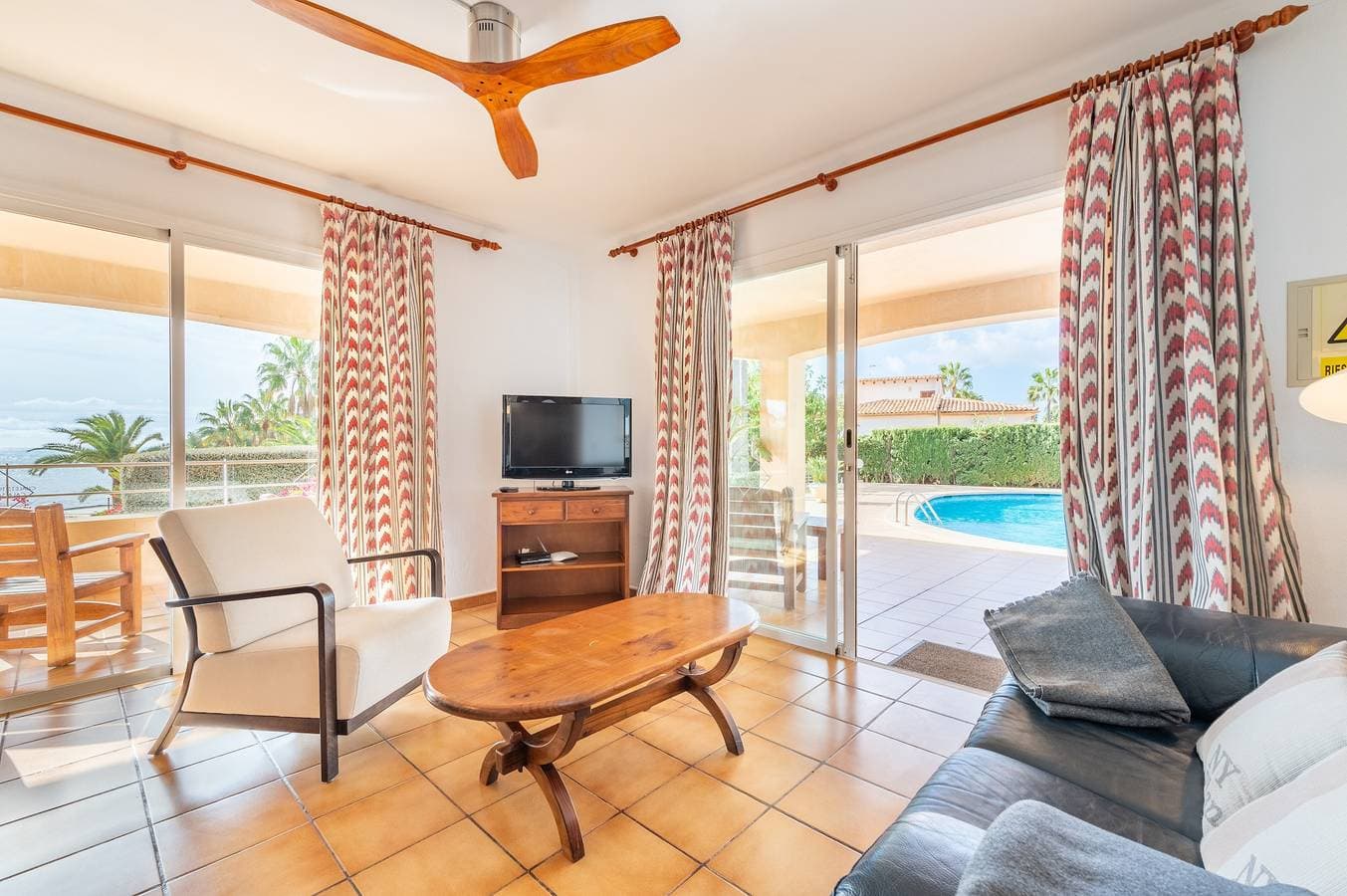 Foto 6 von 25: Ferienwohnung 'Residencial Planta Baja Vista Mar' mit Meerblick, Gemeinschaftspool und WLAN