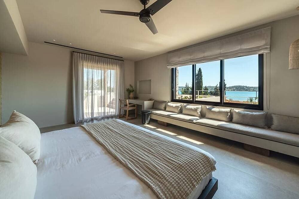 Foto 9 von 24: Beachfront Villa Oneiro with Sea Views, Villa