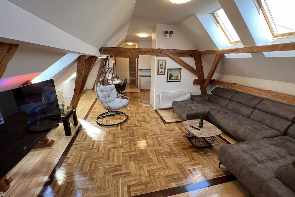 La Luna ⭐⭐⭐⭐⭐ Rustic Deluxe Apartment with Pool & Jacuzzi Bikes and Parking 1