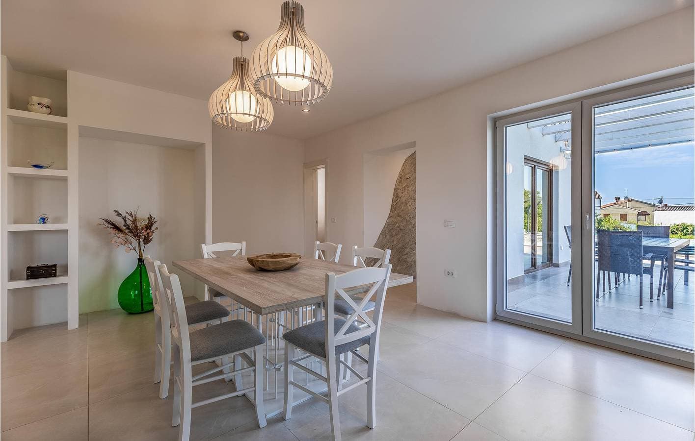 Foto 12 von 47: Gemütliche Ferienwohnung mit 1 Schlafzimmer, Terrasse, Pool und WLAN in der Nähe von Rebici