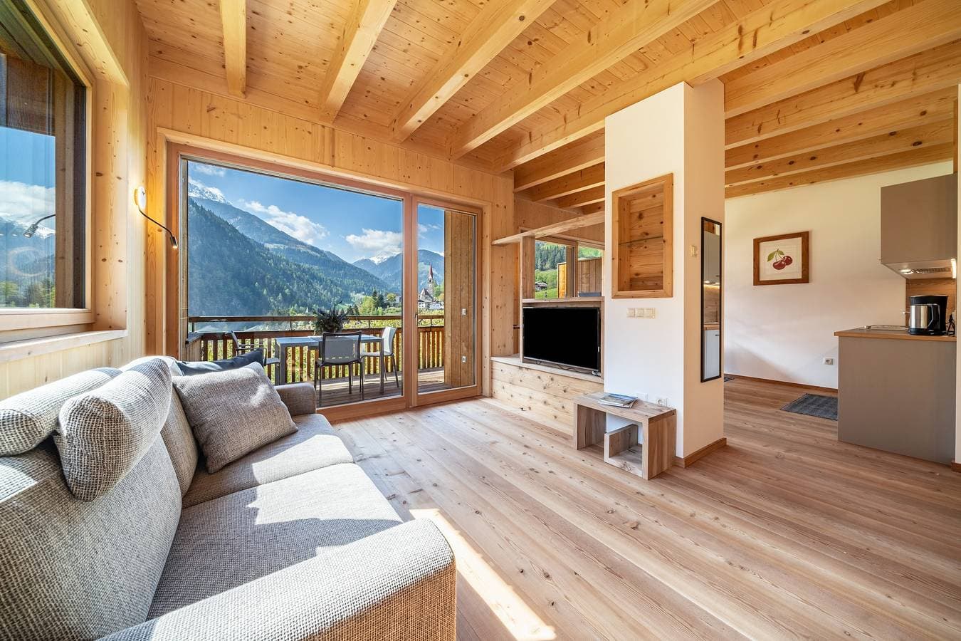 Foto 8 von 20: Ferienwohnung 'Mayrhof im Kirschengarten' mit Bergblick & Balkon