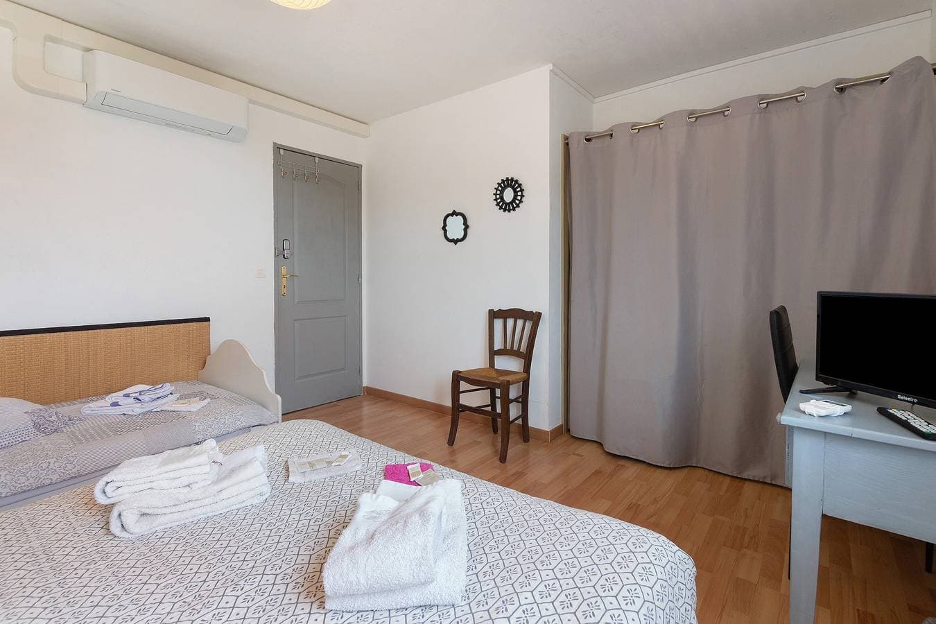 Foto 11 von 32: Bed and Breakfast „Perroquet“ mit Bergblick, WLAN und Klimaanlage