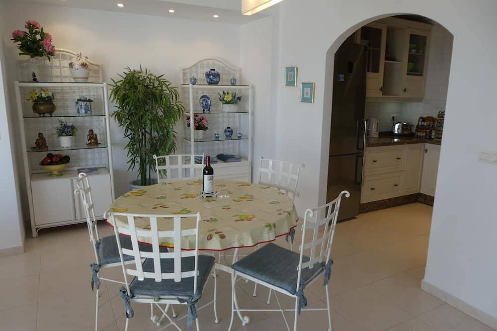 Foto 11 von 23: Schönes Apt. mit 2 Schlafz. , große Terrasse, Traumblick, gem. Pool, strandnah