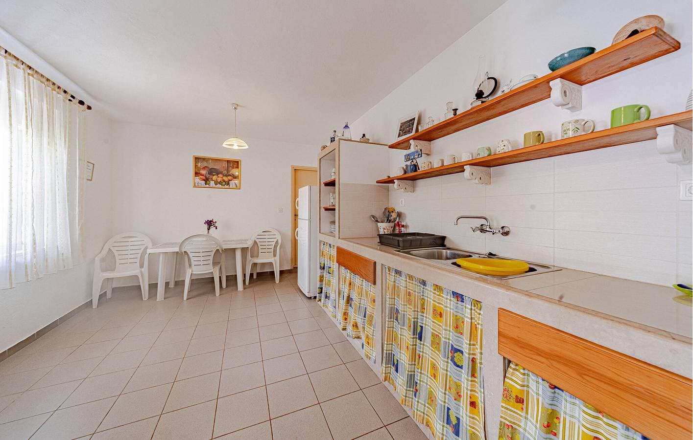 Foto 3 von 25: Gemütliche 2-Zimmer-Wohnung mit Terrasse und Küche, 2 km vom Strand Pavija Luka entfernt
