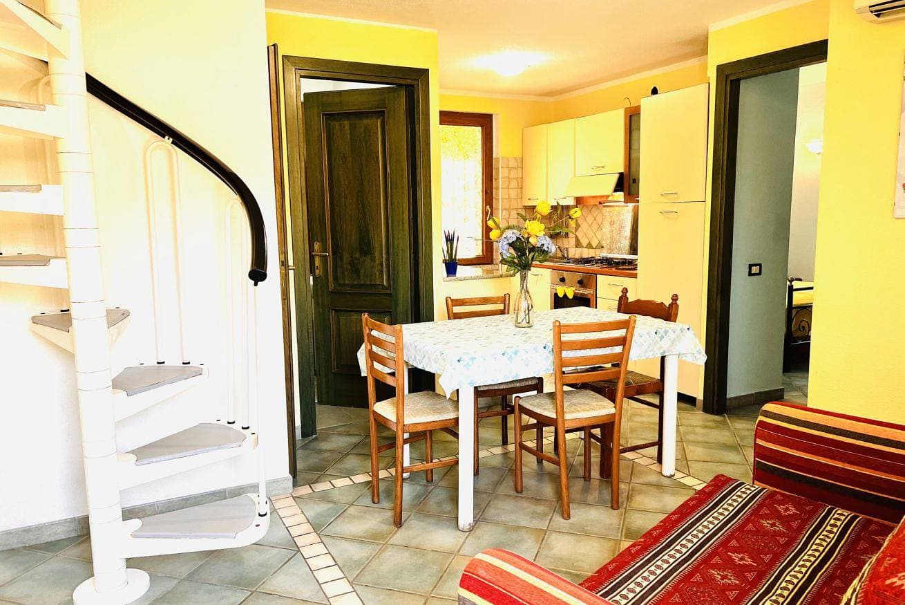 Foto 4 von 54: Ferienwohnung für 8 Personen mit Garten