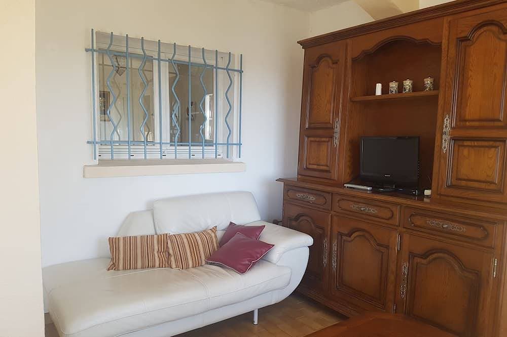 Foto 7 von 16: Erdgeschoss der Villa mit Blick auf die Spitze von Giens