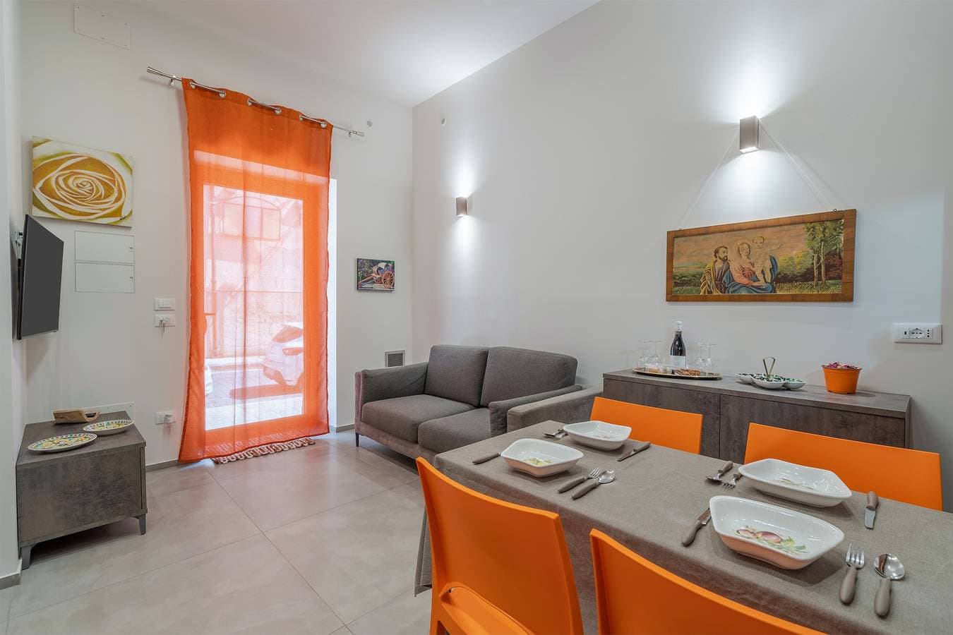 Foto 9 von 34: Ferienwohnung 'La Casetta Del Cuore' mit privatem Hinterhof, WLAN und Klimaanlage