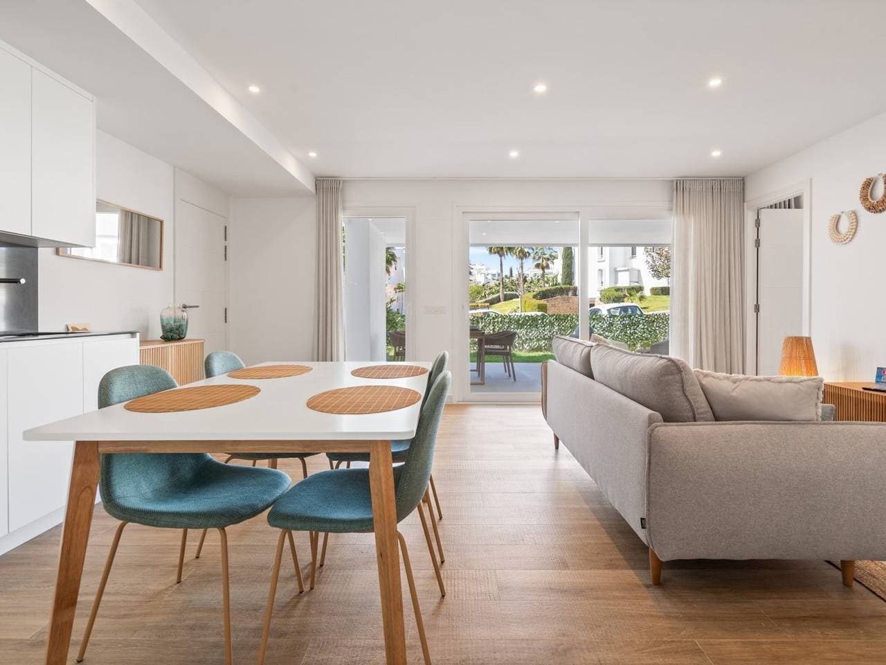 Foto 7 von 36: Modernes 1-Schlafzimmer-Apartment in der Nähe von Estepona mit exklusivem Lagunenzugang