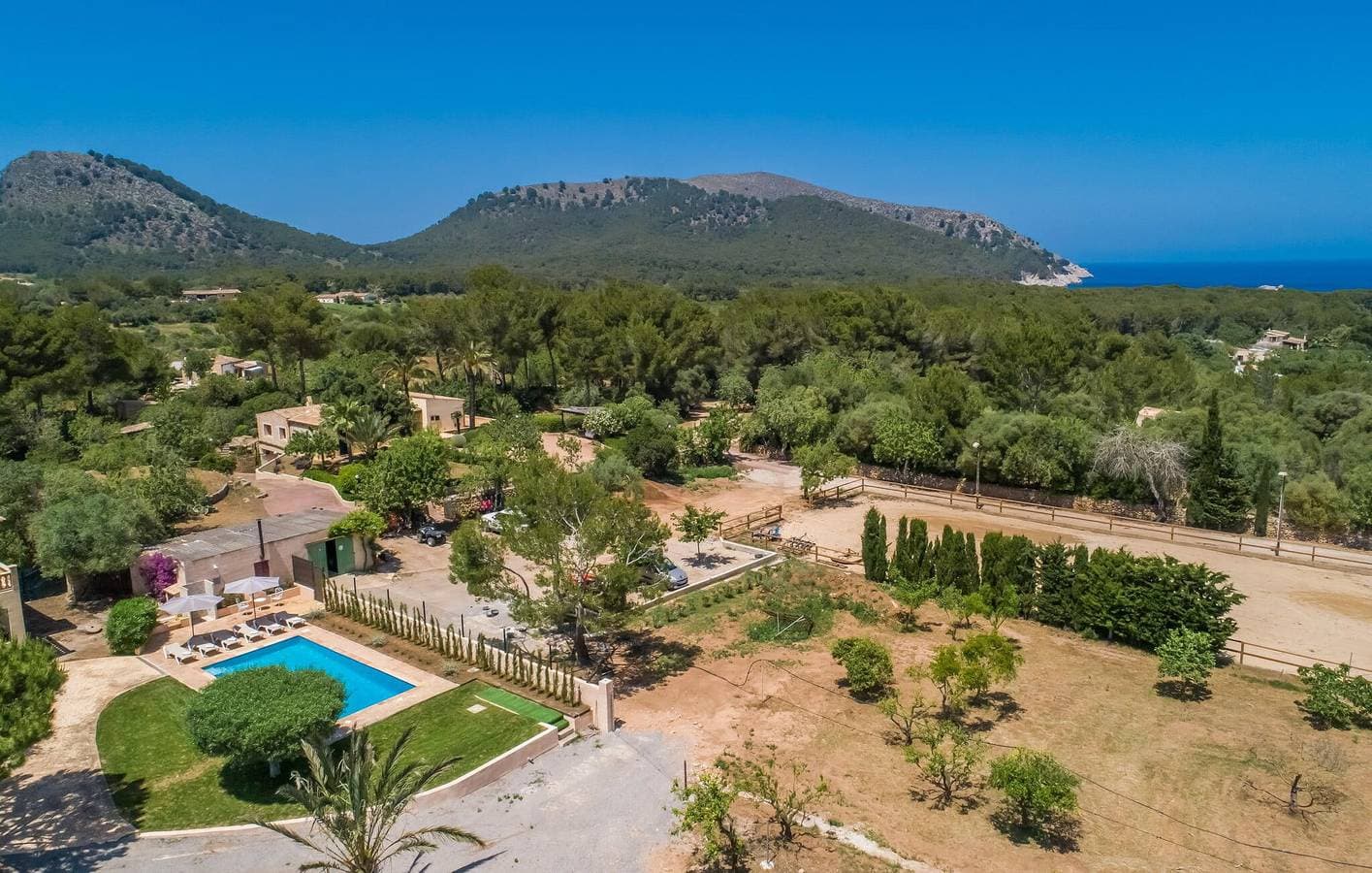 Sonniger Rückzugsort am Meer mit Pool und Terrasse - 2 km zum Strand 1