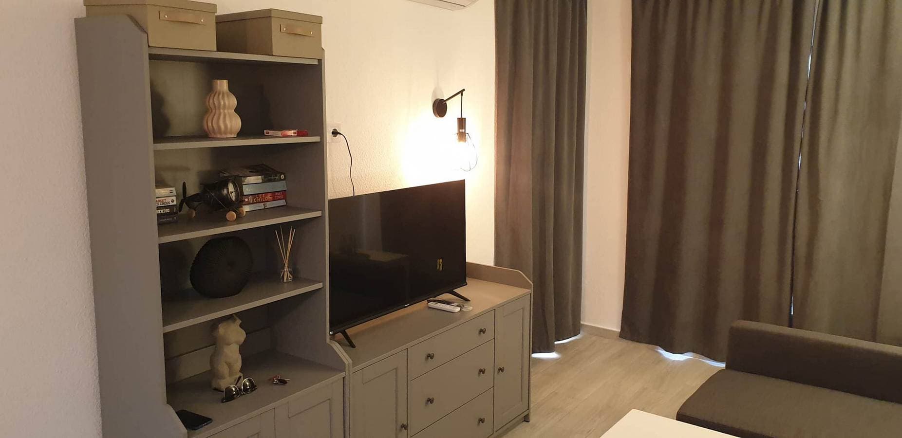 Foto 5 von 28: Modern 1 Bed Seafront Apt Los Boliches