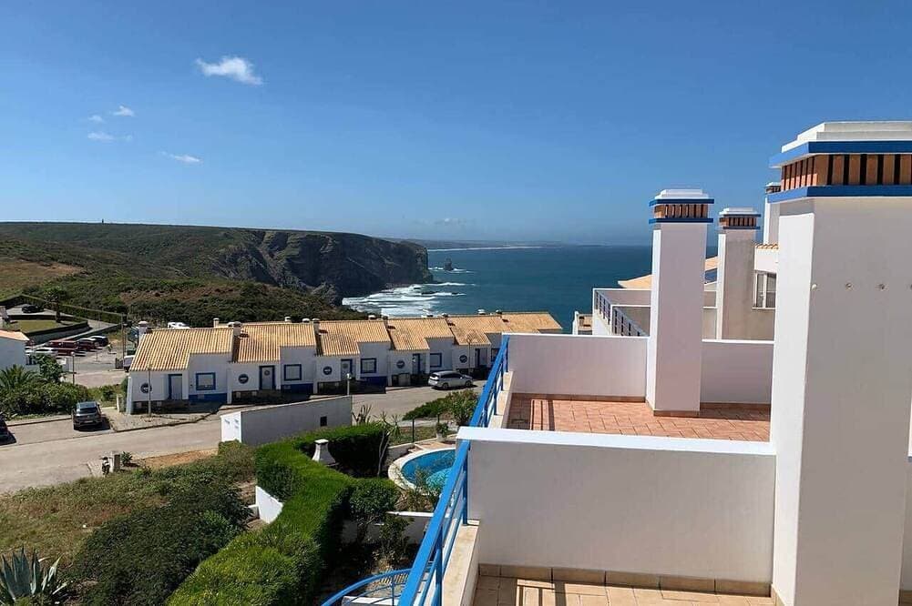 Pina Hideaway with a sea view rooftop terrace 1