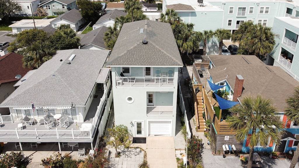 Foto 12 von 15: Oceanside 1st floor home, 1 block away from beach and 15 mins away from Mayo