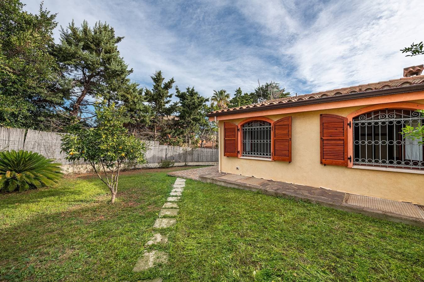 Foto 2 von 29: Ferienhaus "Casa Vacanze dei Pini" mit Terrasse und Gemeinschaftsgarten