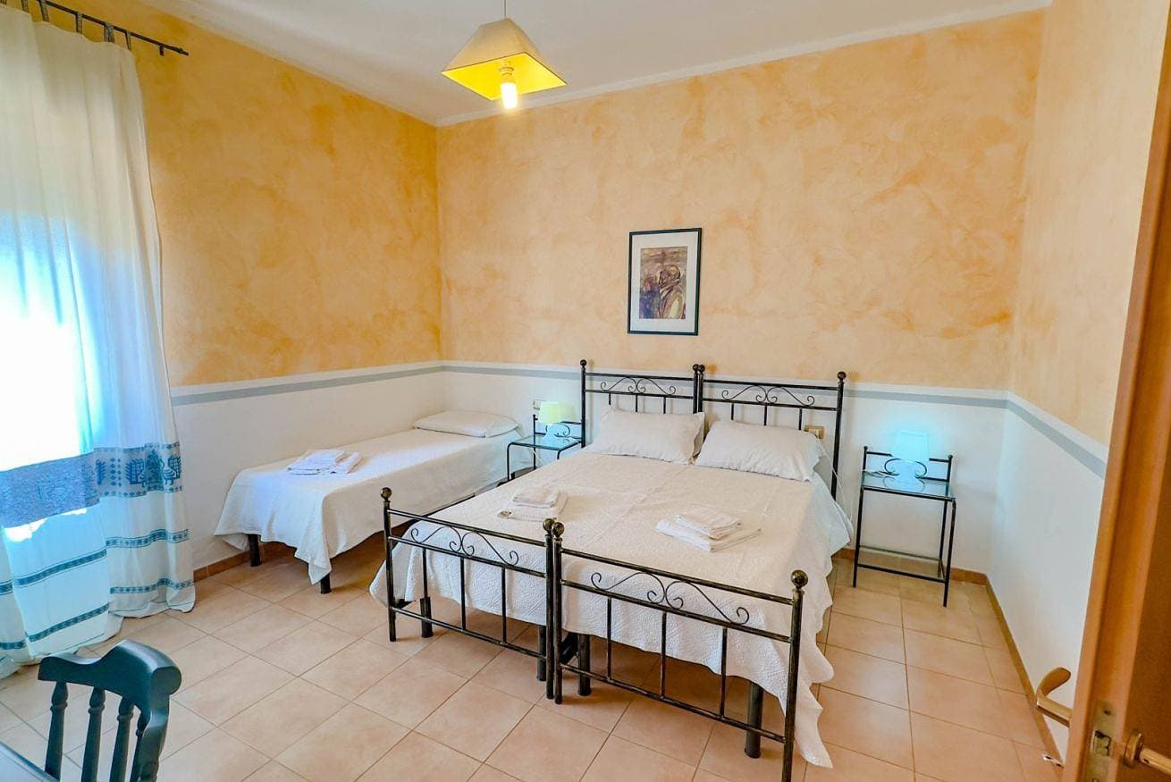 Foto 2 von 12: Su Recreu 'E Mare 201- Dreibettzimmer
