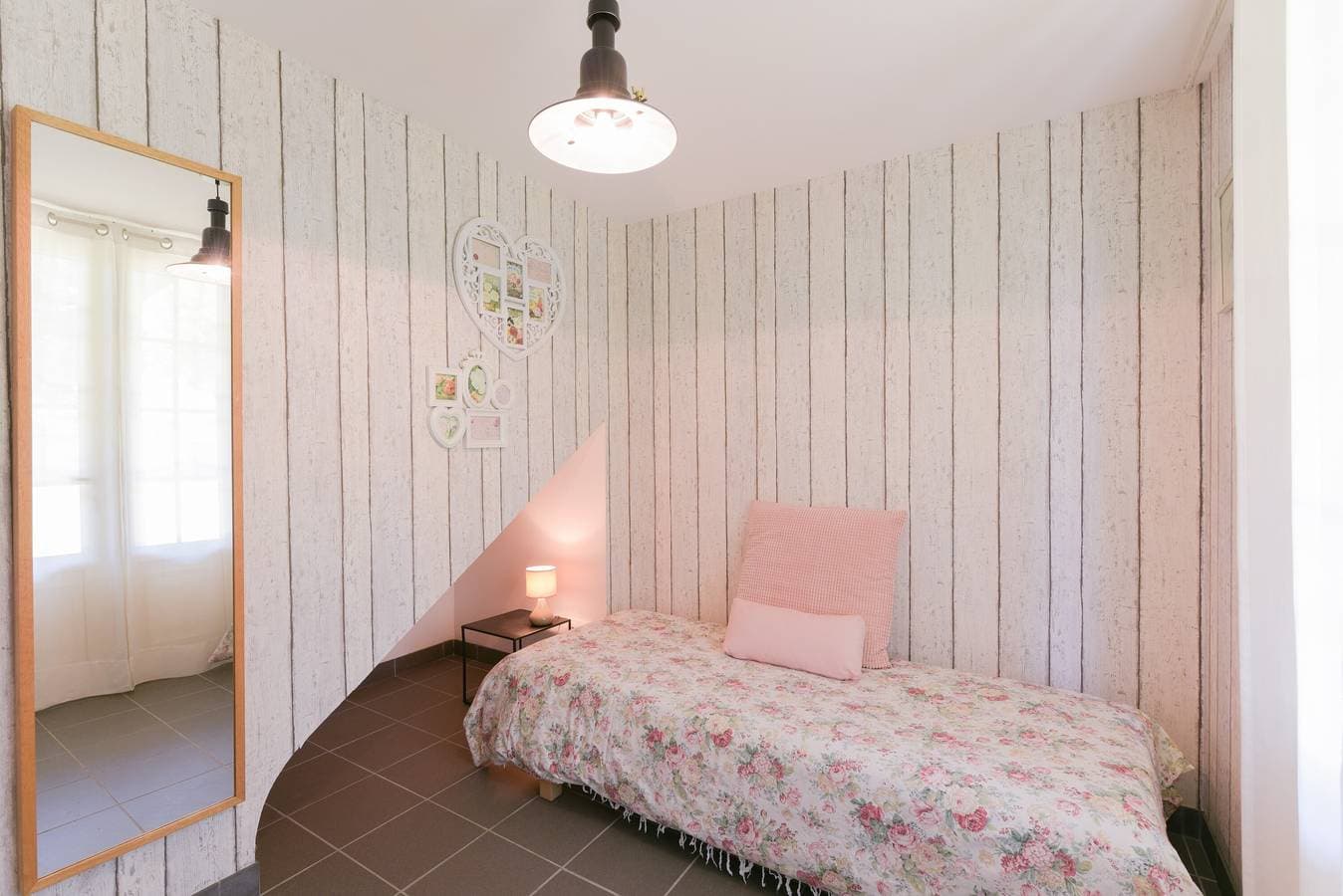 Foto 6 von 20: Landhaus 'Gîte De La Douloustre' mit Bergblick, privater Terrasse und Klimaanlage