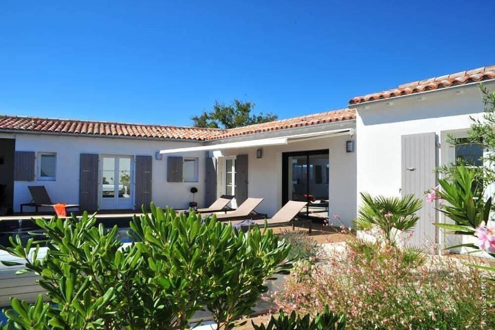 Foto 10 von 12: 5 Minuten zu Fuß vom Nordstrand entfernt, moderne Villa mit privatem Pool