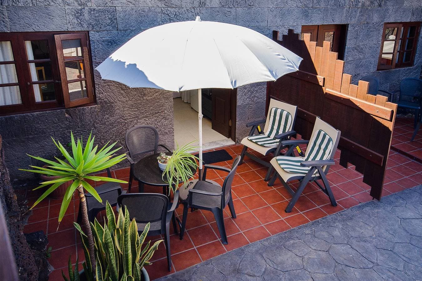 Foto 7 von 29: Rustikales Haus mit Terrassen, wunderschönem Poolbereich, und WLAN.