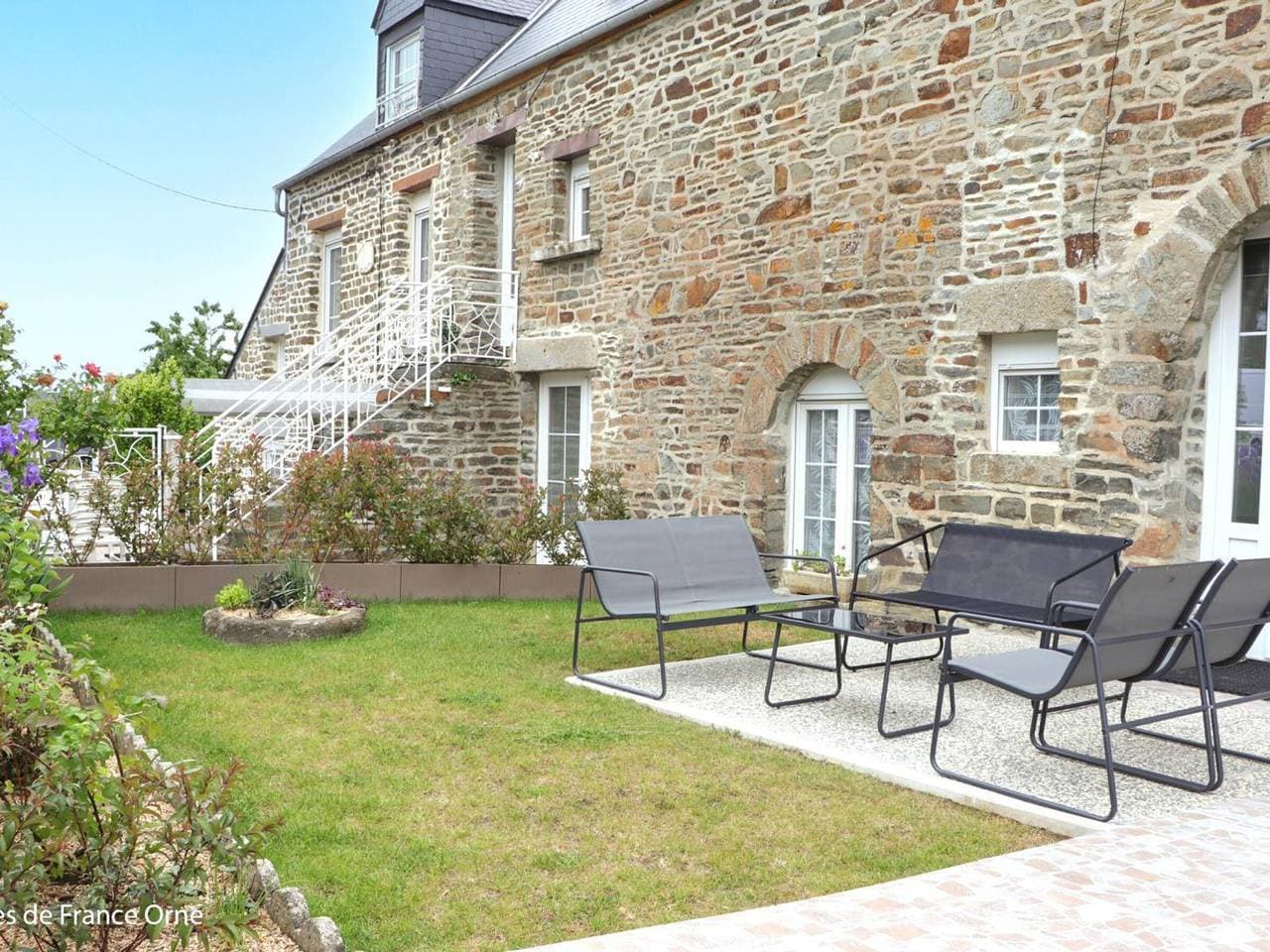 Helles Ferienhaus in der Schweizer Normandie, Haustiere erlaubt 1
