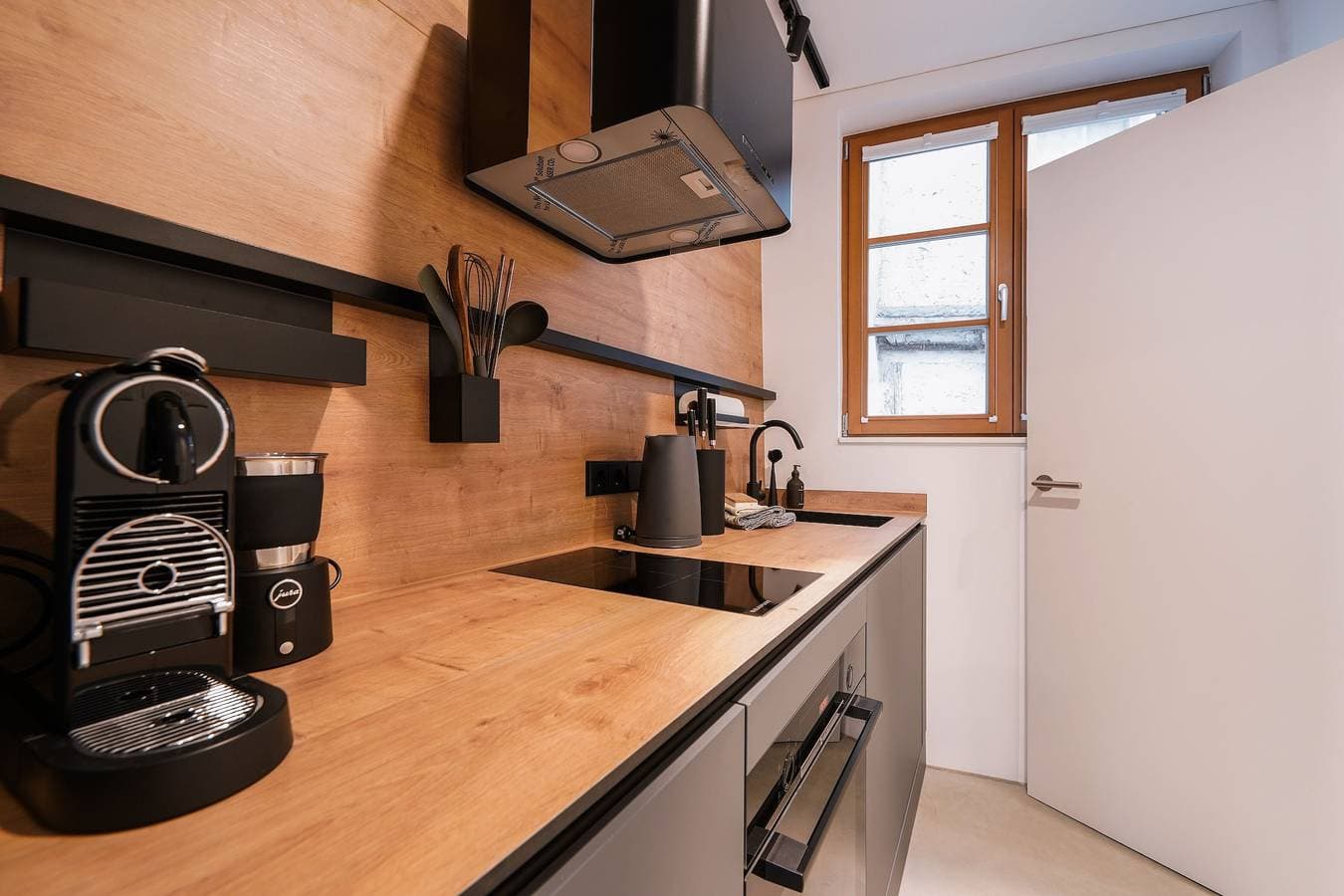 Foto 10 von 16: Apartment '2 Personen' mit überdachter Loggia im 2. Obergeschoss in unmittelbarer Seenähe