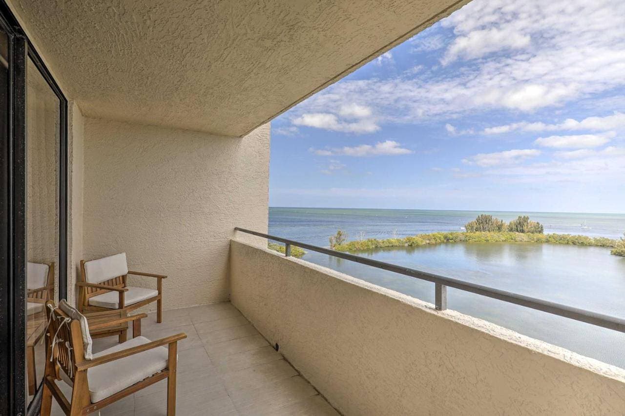 Waterfront Resort Condo w/ Private Beach & Pool 1