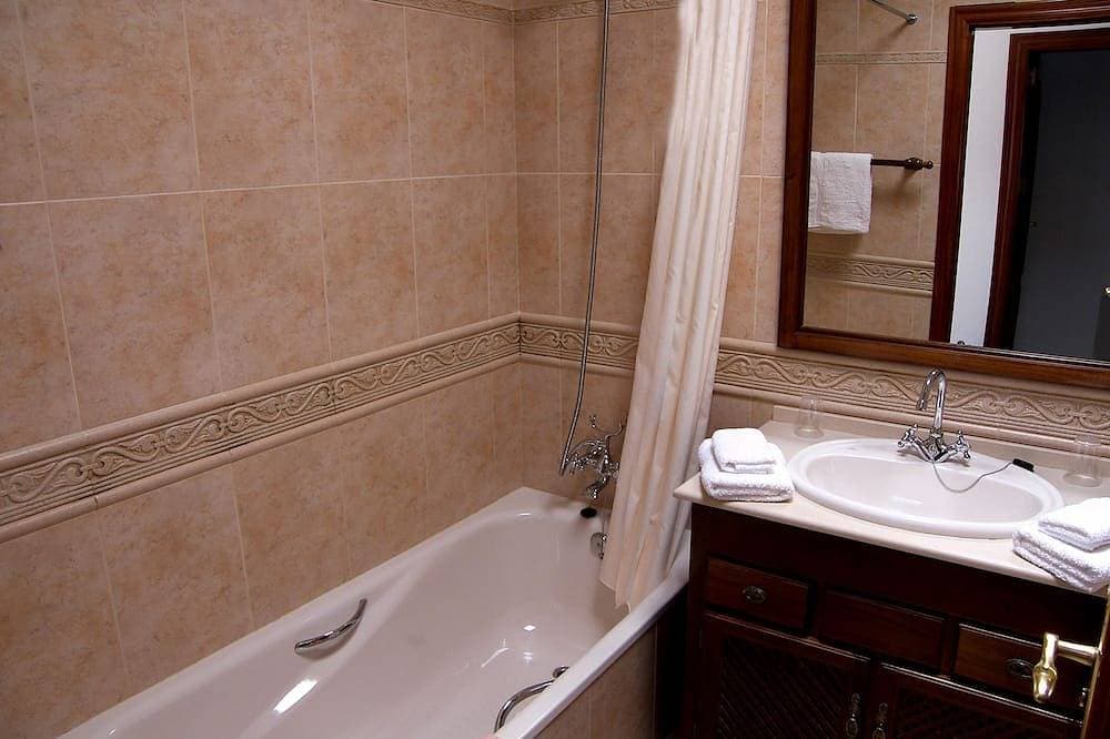 Foto 4 von 23: Villa mit eigenem Pool in eigenem ummauerten Grundstück
