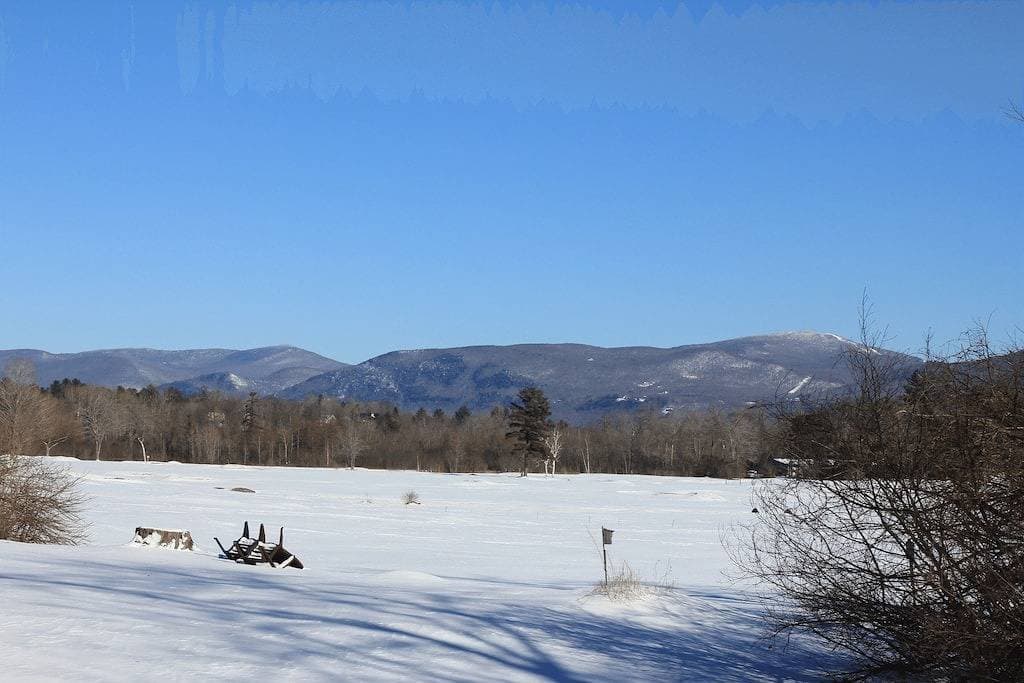 Foto 4 von 21: Ski Bromley, Stratton. Blick auf die Berge in der Nähe von Hochzeitsorten und Dorf