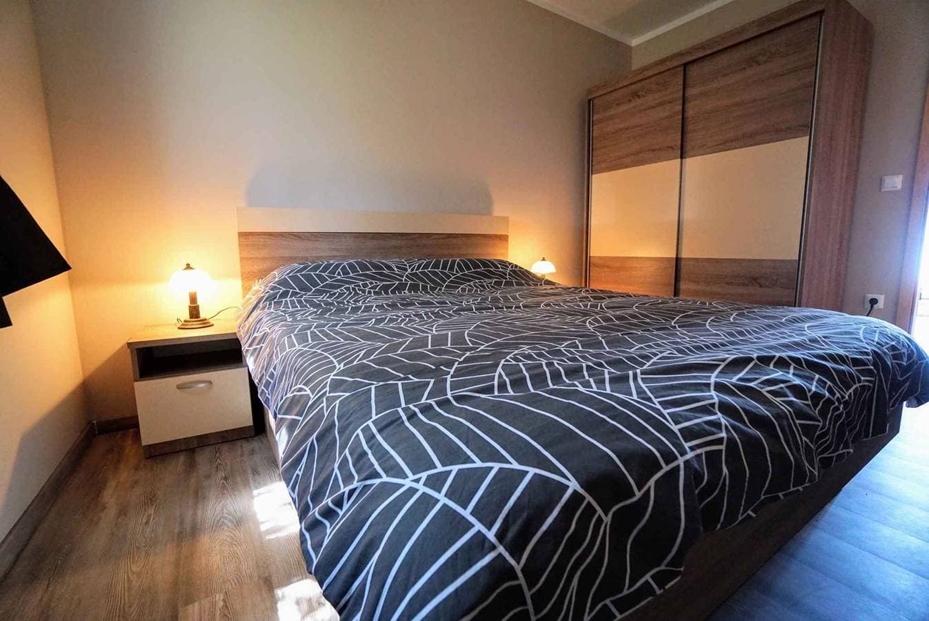 Foto 10 von 16: Ferienwohnung mit Balkon und Meerblick