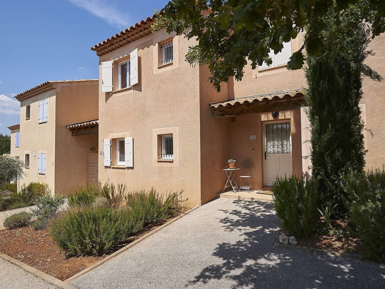 Villa in der Provence mit Pool und Tennis 1