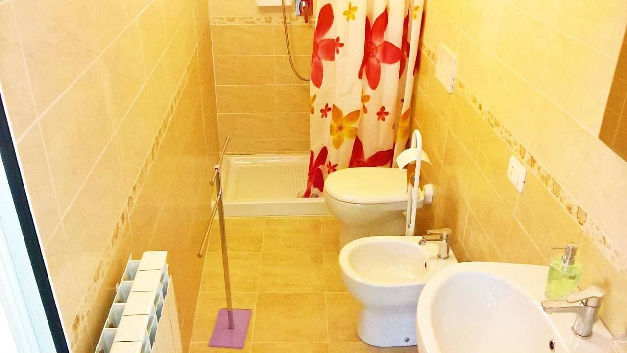 Foto 7 von 8: Double Room with Private Bathroom