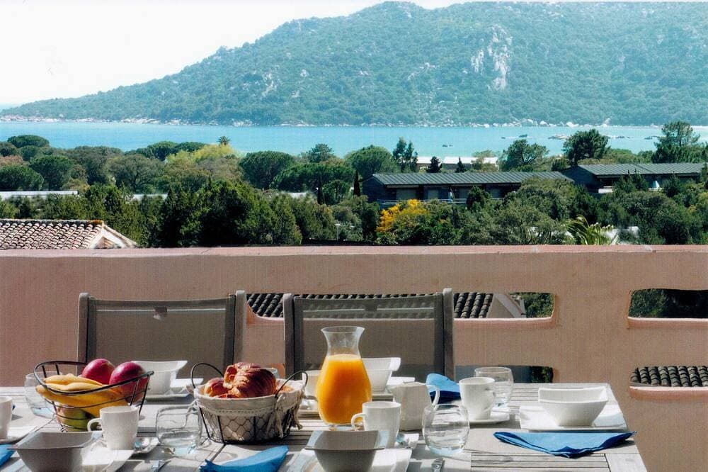 Herrlicher Meerblick in privater Residenz mit Pool. Das Hotel liegt 300 m vom Strand entfernt 1
