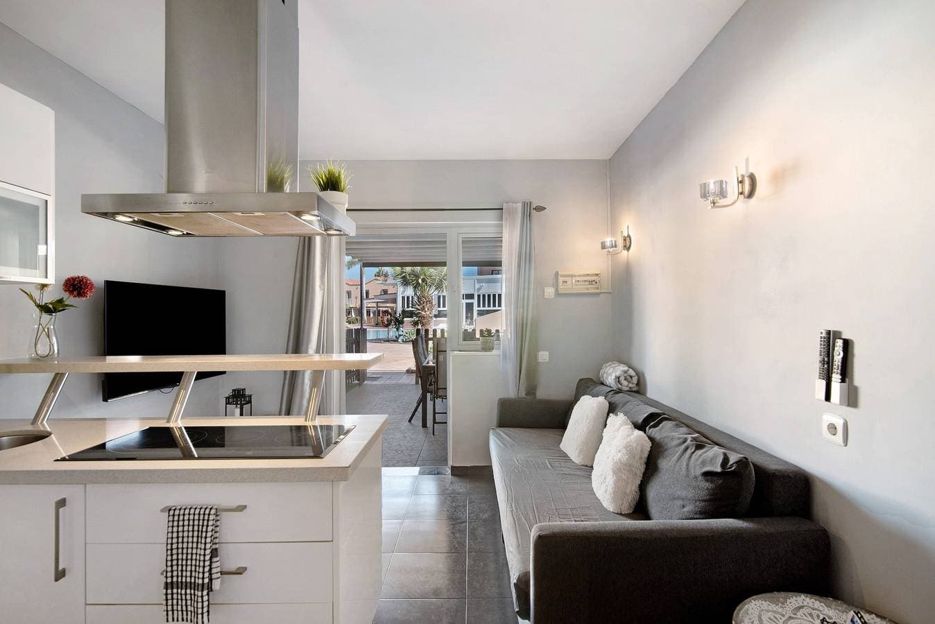 Foto 7 von 26: Ferienwohnung 'Be Room Oasis Luxury Pool' mit Gemeinschaftspool, WLAN und Klimaanlage