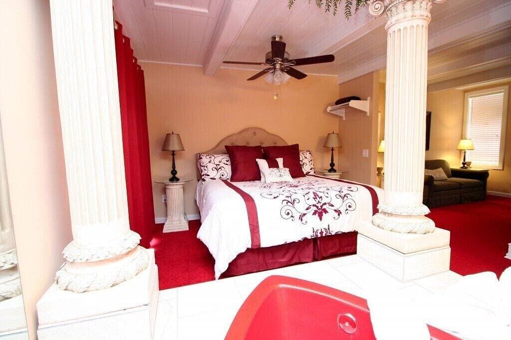Über $ 700 in Gratis-Tickets, Herz-Whirlpool, Whirlpool, Kingsize-Bett, Internet, 5 Minuten zum Aqua... 1
