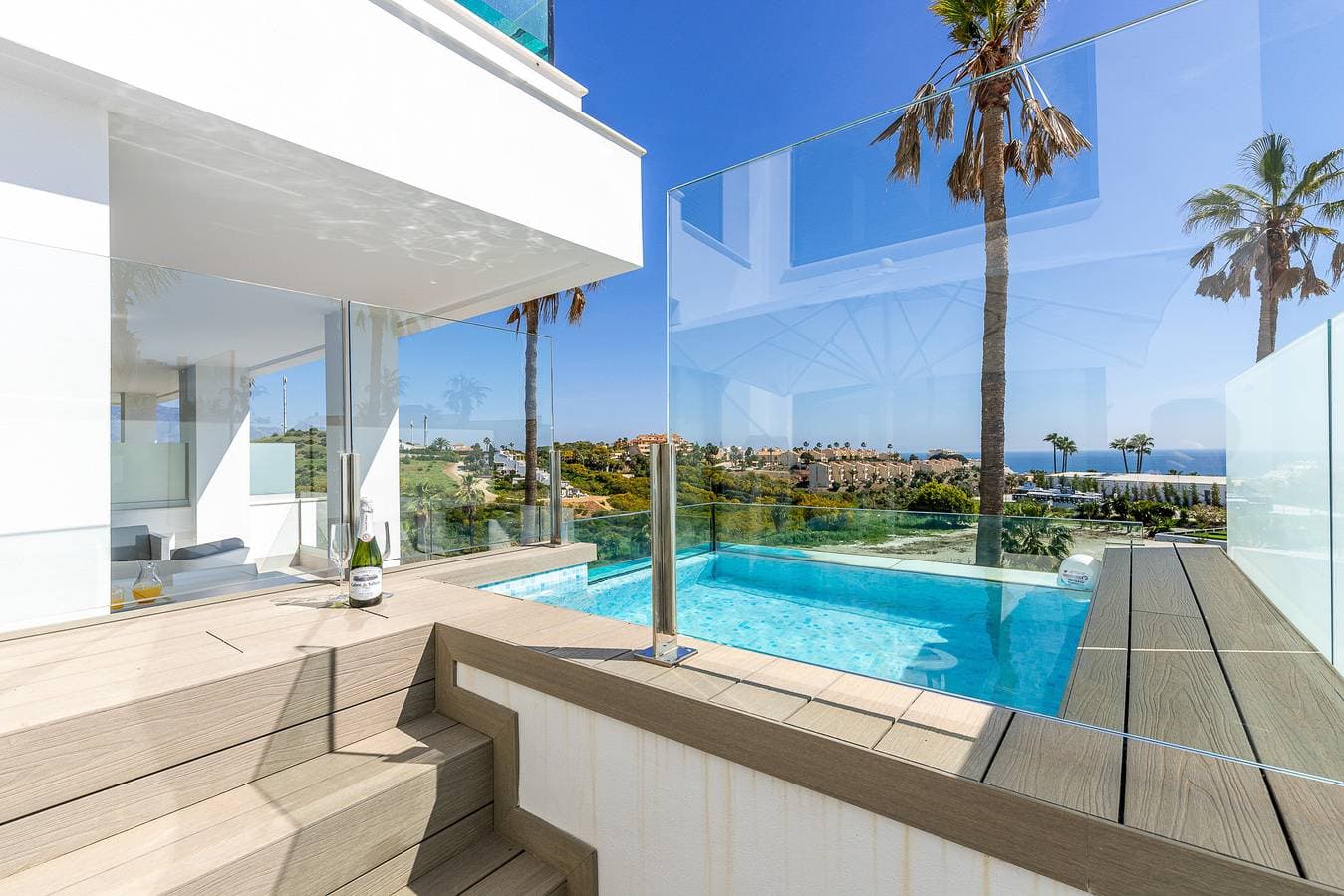 Foto 3 von 46: Santa Barbara Heights Clc - Luxury, private pool on terrace, sea view