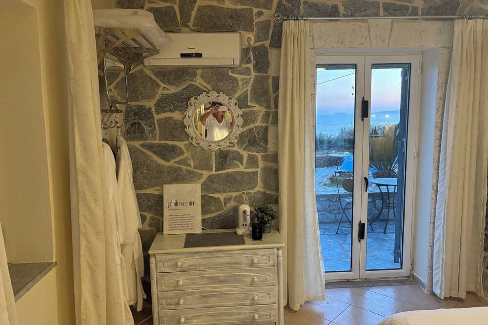 Foto 4 von 30: Pool, Amazing Sea View Master bedroom suite, King Bed, Outdoor Shower for 2