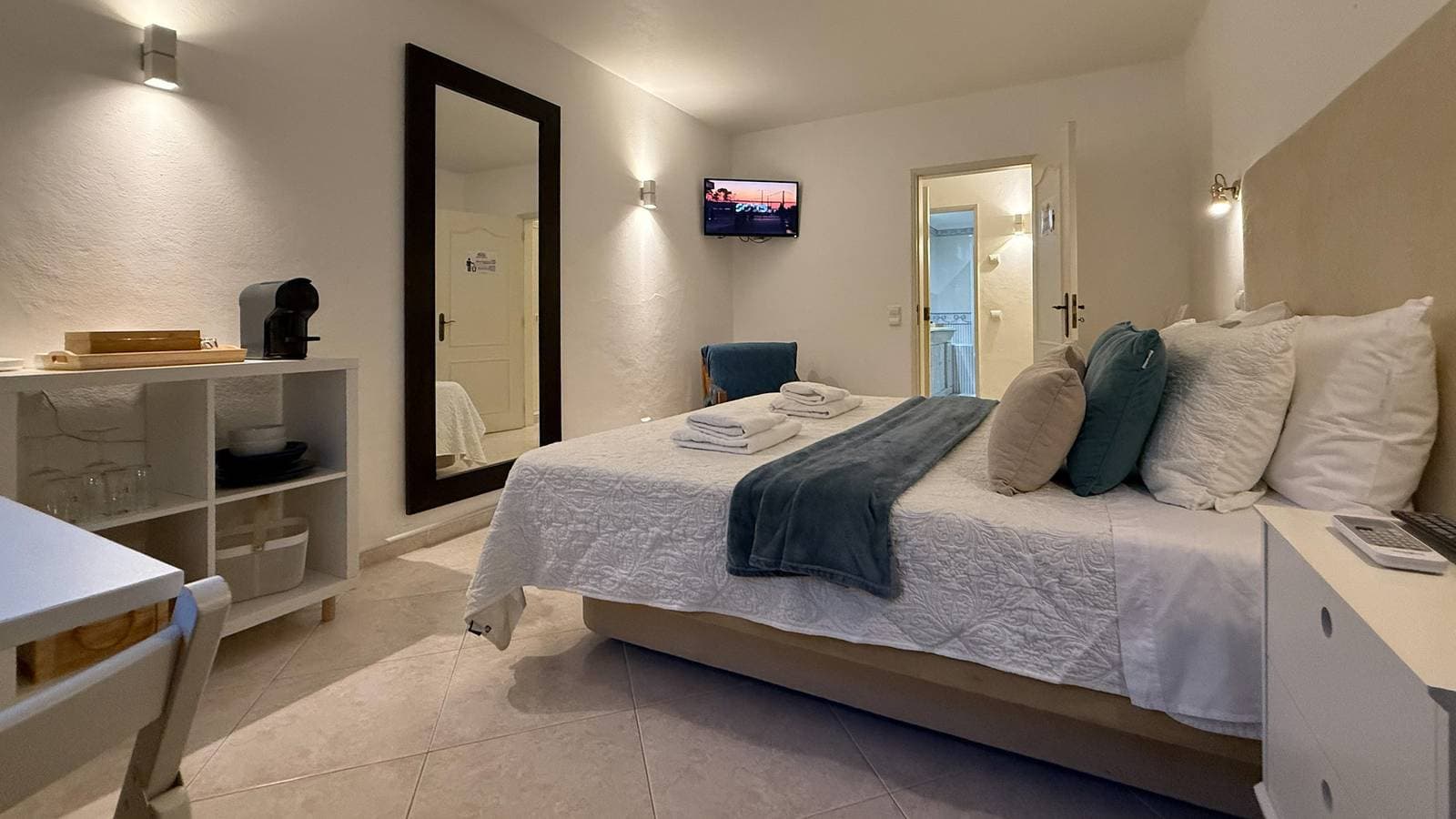 Foto 5 von 33: Sofeelings Quarto 1, Baixa de Albufeira