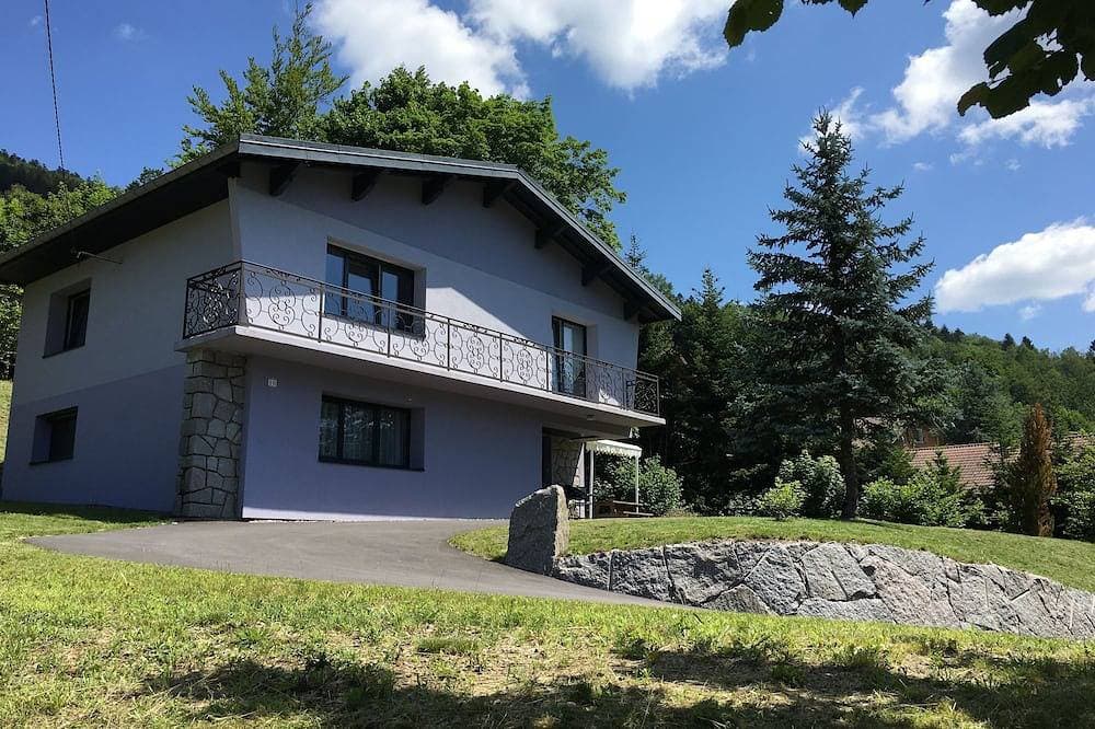 Family home, large pleasant space, quiet and sunny. 1