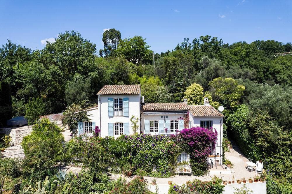 Foto 12 von 30: Stunning hilltop villa with private pool.