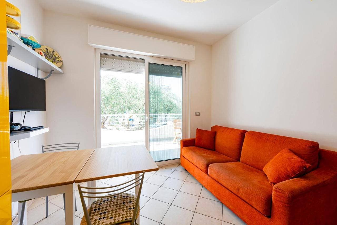 GuestHost - Comfy Balcony Flat with Sea View 1