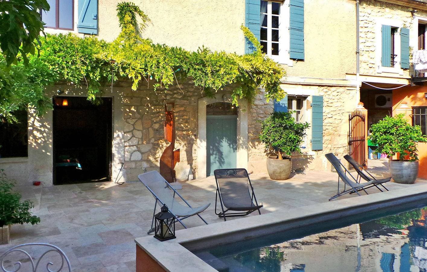 Foto 3 von 33: Geräumige Wohnung mit Pool, Parkplatz und AC