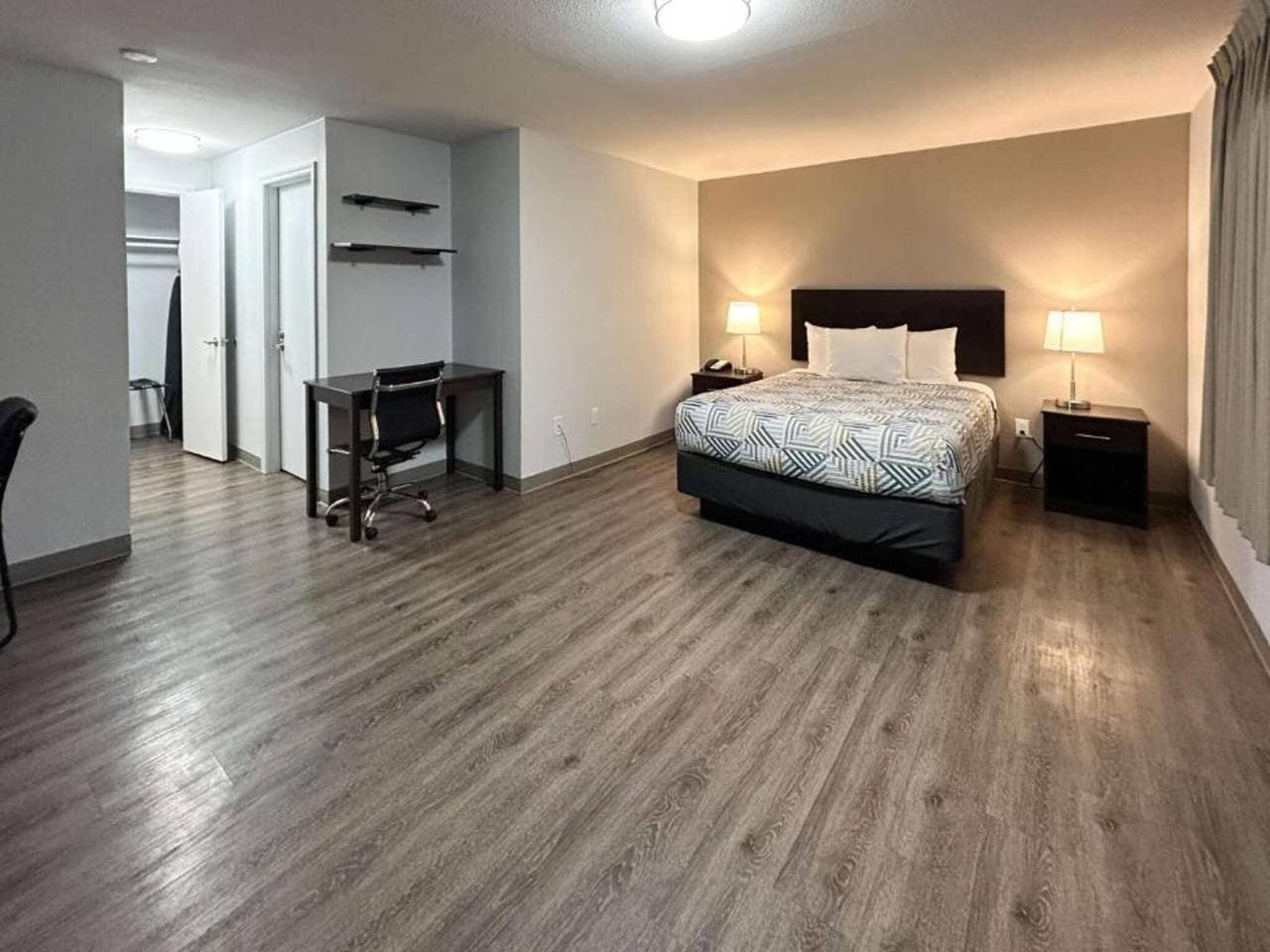 Foto 10 von 16: Ms6 Vancouver | 1 Kingsize-Bett | Nichtraucher