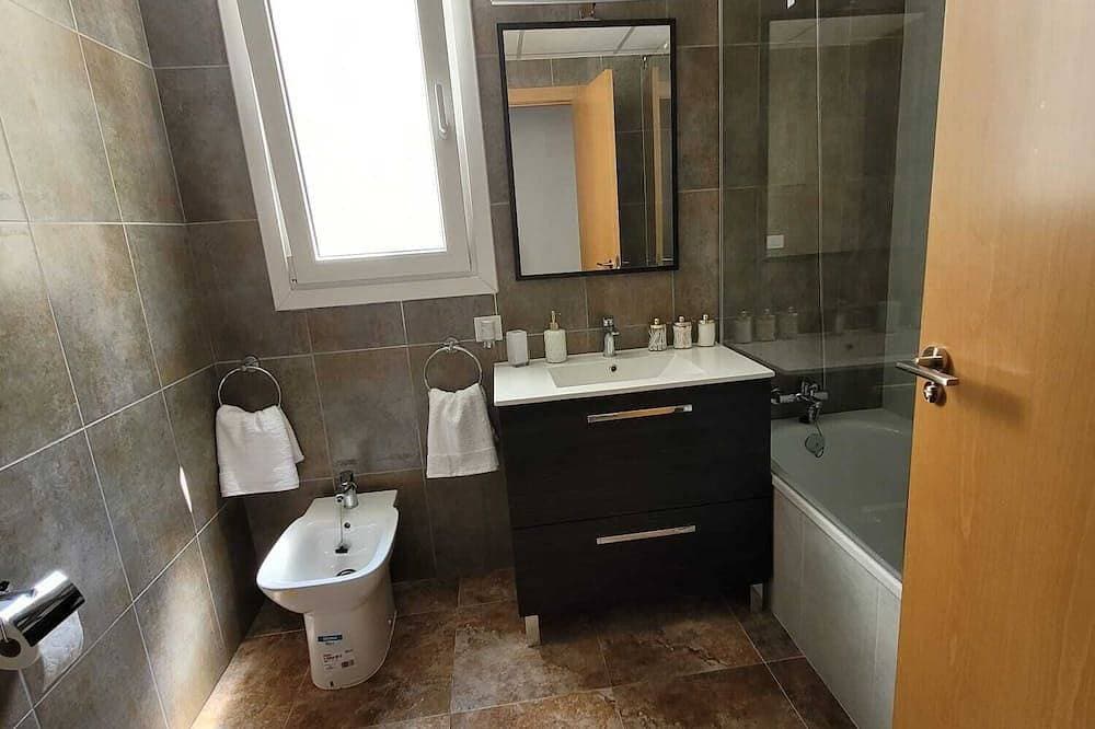 Foto 9 von 30: Brand New Duplex with Underground Private Parking: 15-20 minutes to beaches