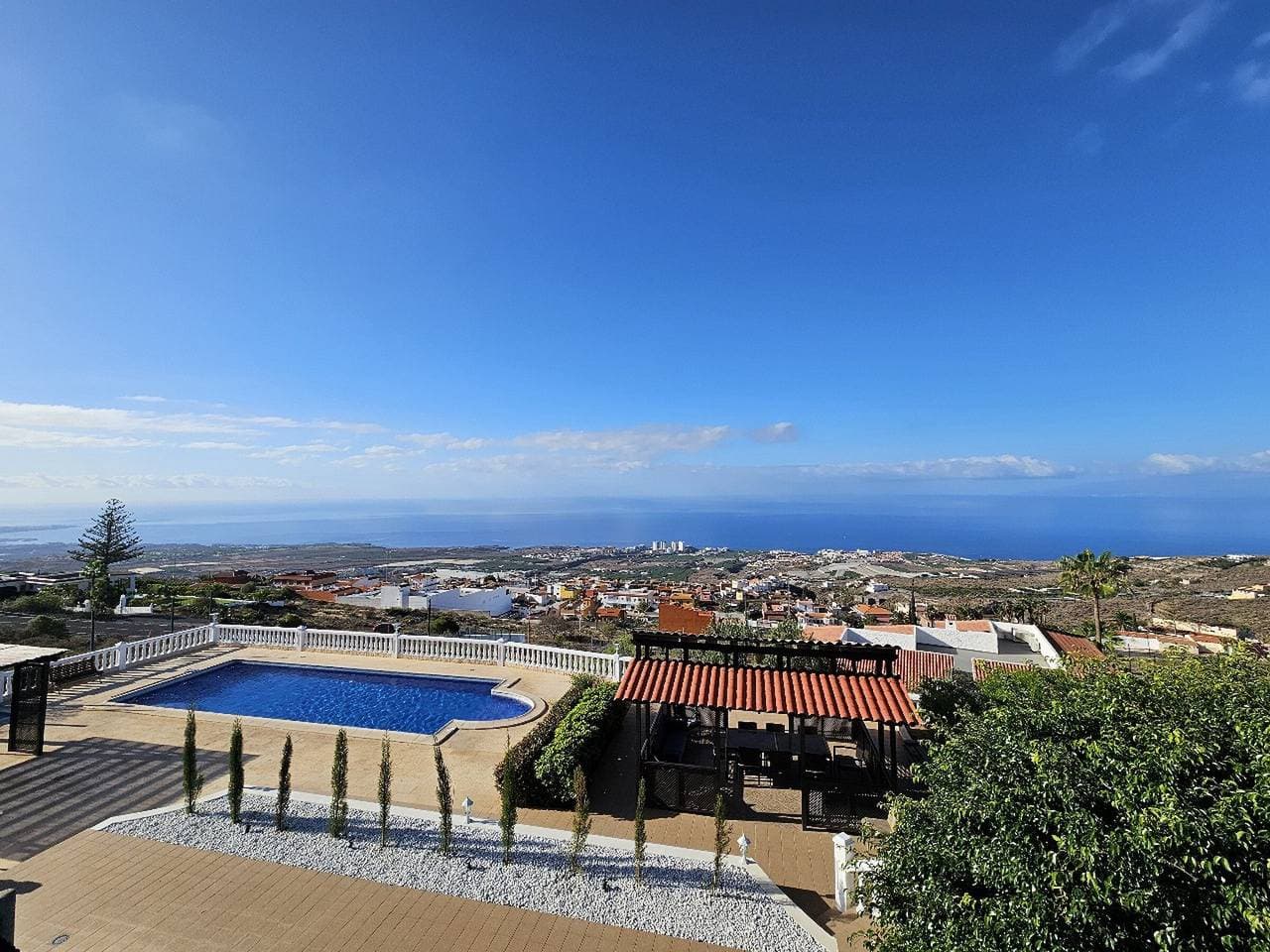 Foto 13 von 45: Ferienvilla 'Cool 4-bedroom with Sea Views' mit Meerblick, WLAN und Klimaanlage