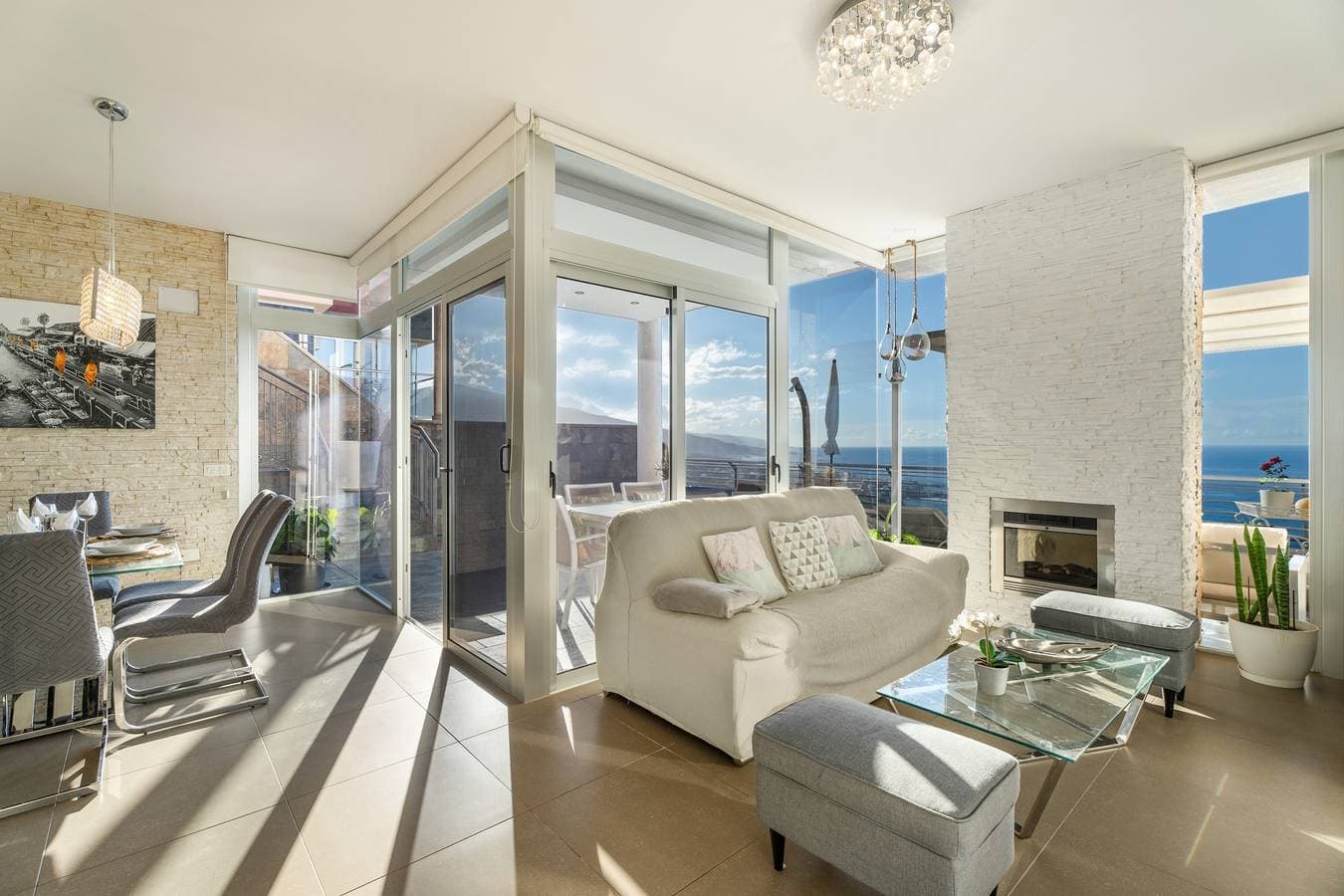 Foto 4 von 38: Ferienvilla 'Golden Horizon' mit Meerblick, Privat Pool und Wi-Fi