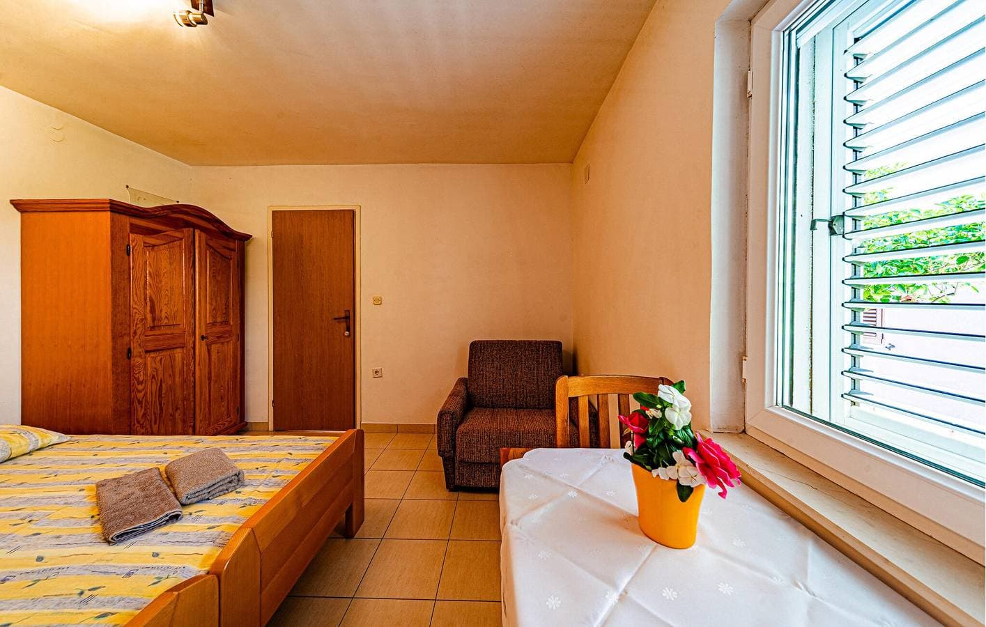 Foto 12 von 19: Gemütliche Ferienwohnung mit Terrasse, WLAN und Parkplatz in der Nähe des Strandes Tri Žala