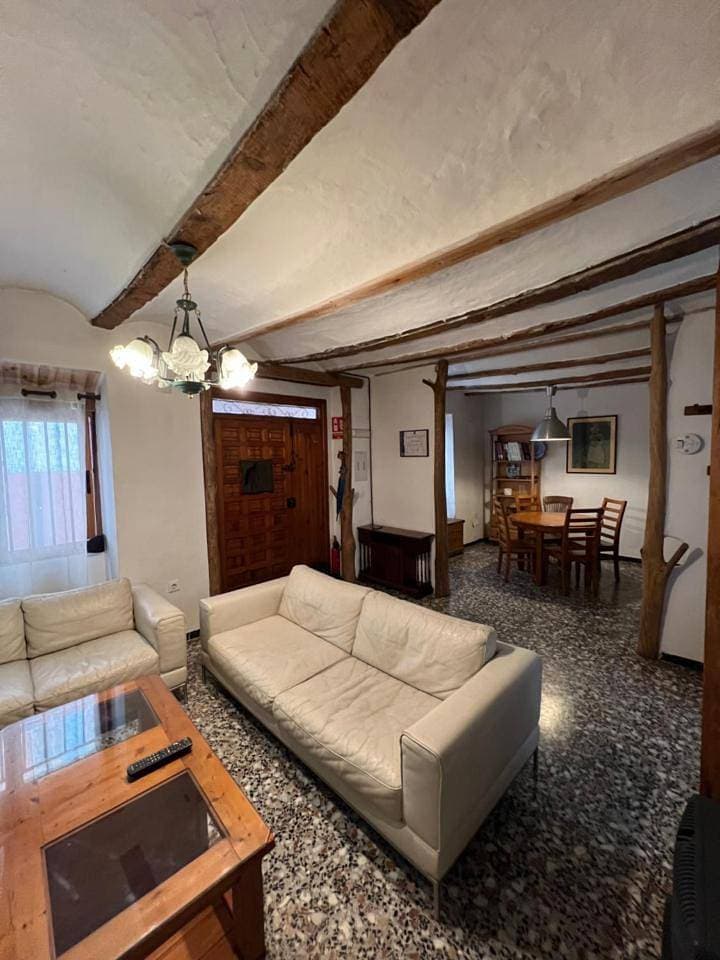 Foto 9 von 37: Three-Bedroom House