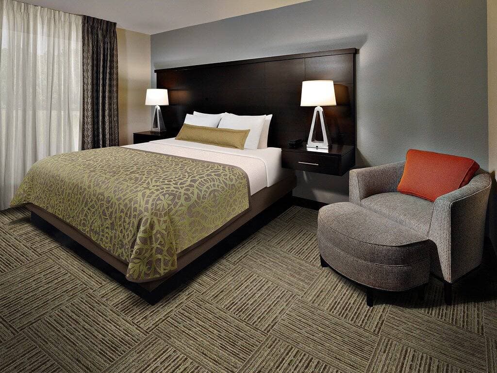 Foto 2 von 17: Tolles Angebot! Gemütliche 2 Schlafzimmer Suite in Mclean | Kostenloses Frühstück + 24h Business Center